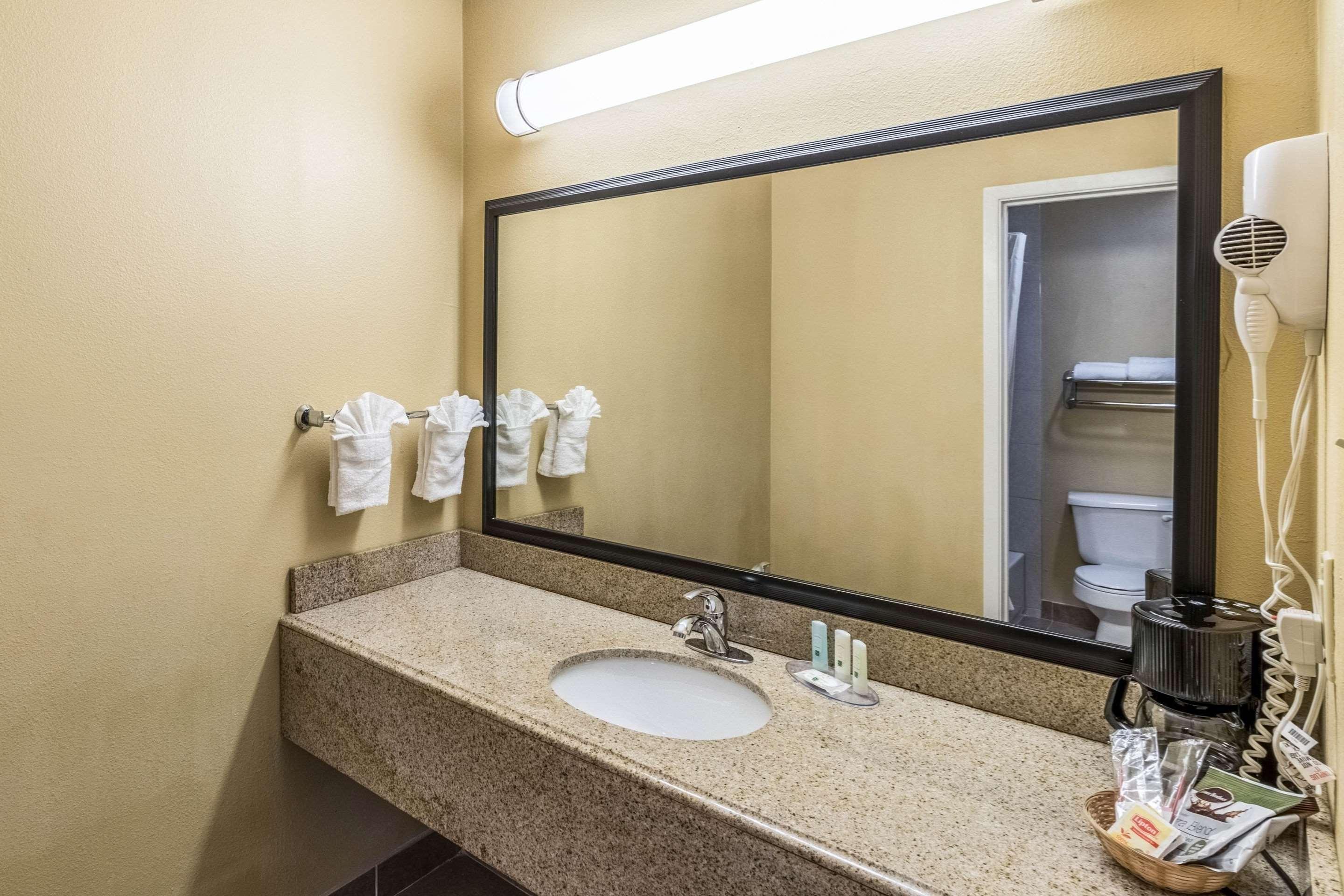 Quality Inn Corsicana Buitenkant foto