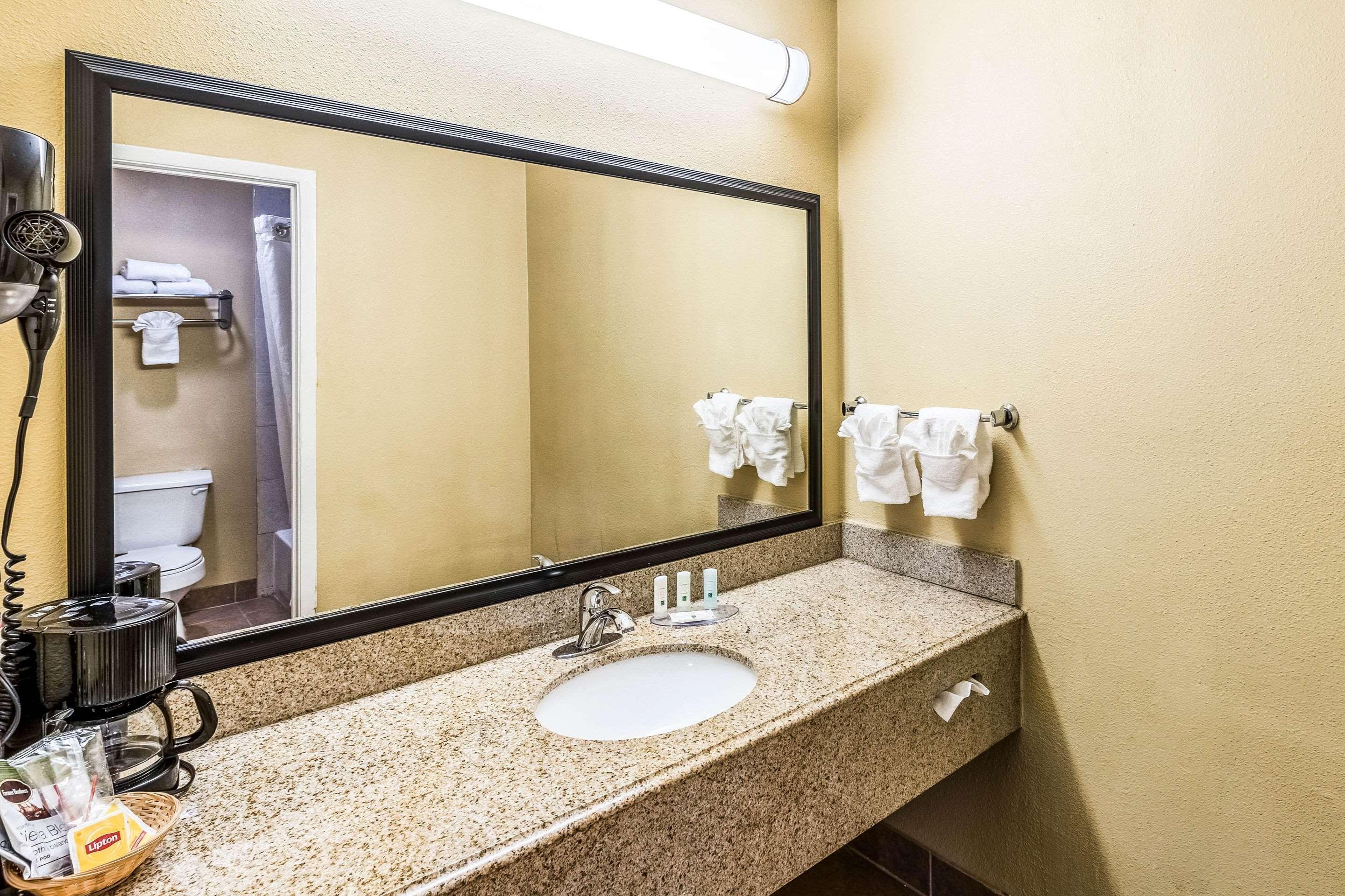 Quality Inn Corsicana Buitenkant foto