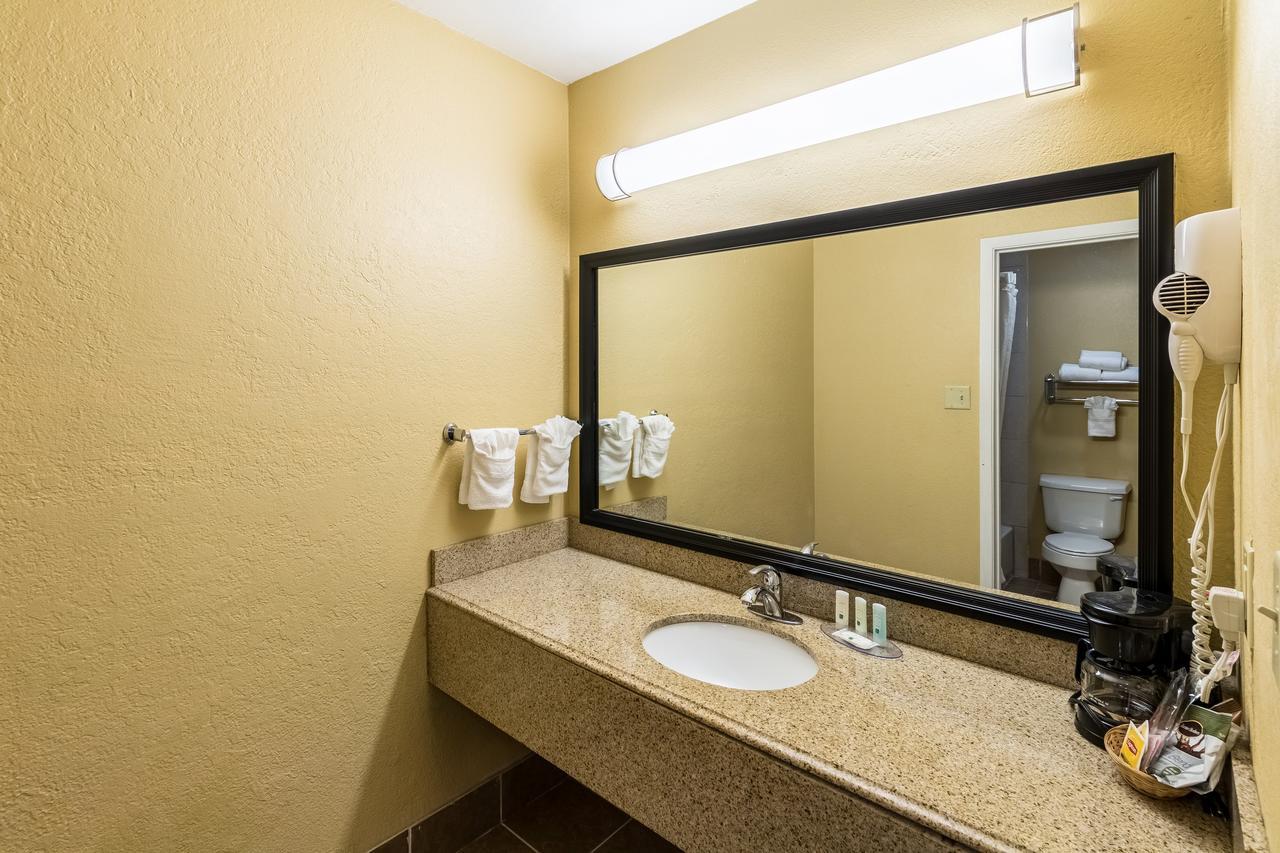 Quality Inn Corsicana Buitenkant foto